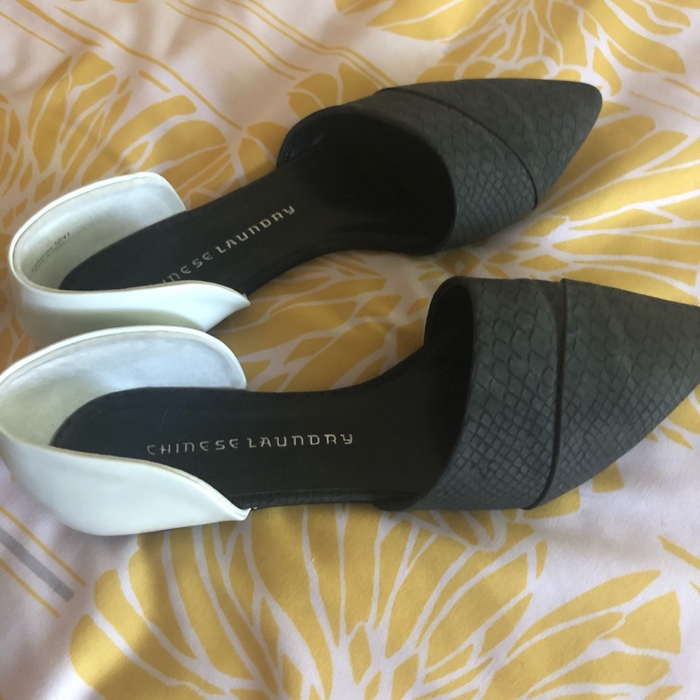 Black and White Flats